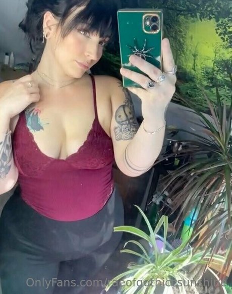 raeofgothiccsunshine OnlyFans-Model