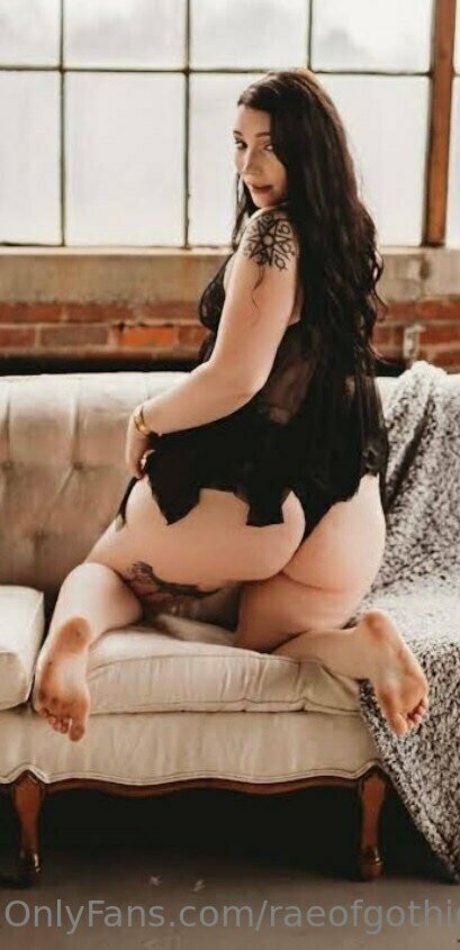 raeofgothiccsunshine OnlyFans schlank