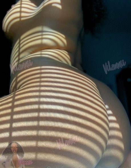 vilanniifree OnlyFans Striptease