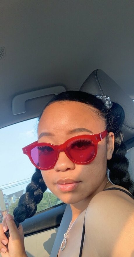 jhenecurious OnlyFans Inhalte