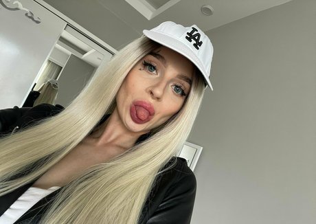 rothaarige dünne onlyfans erotisch Shot