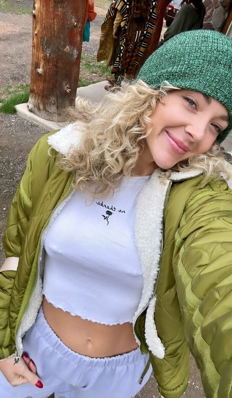 thesaraames OnlyFans Striptease