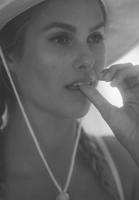 Natalie Roser OnlyFans Lesbisch