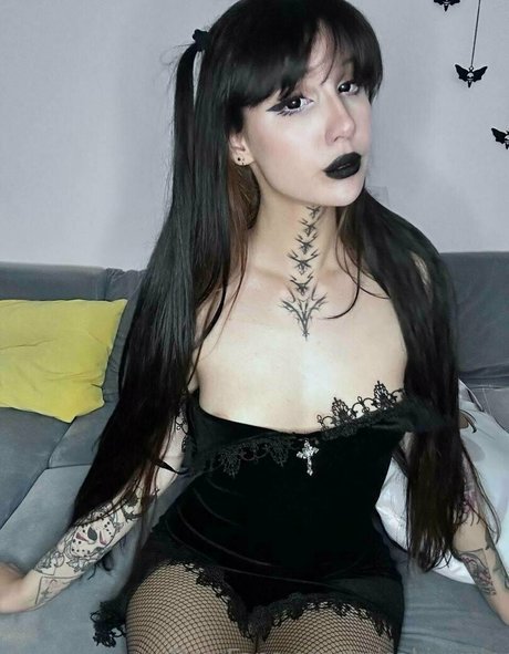 misakivirgin OnlyFans-Model