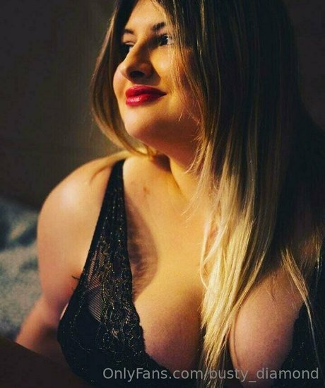 busty diamond OnlyFans gratis