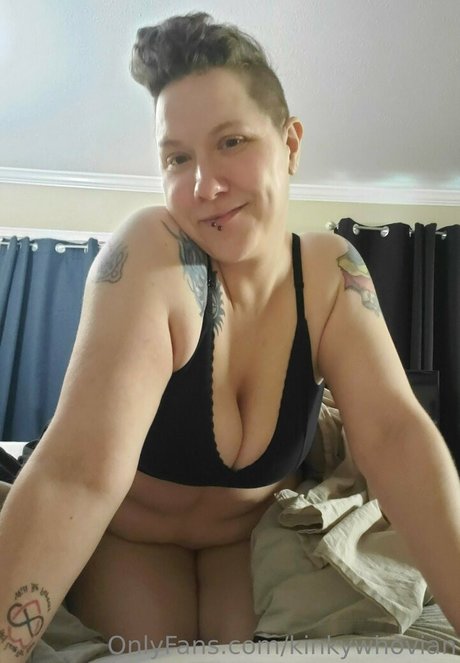 kinkywhovian OnlyFans Bilder