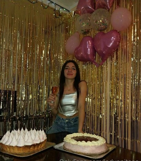 ladyanitaaaa OnlyFans geleakt.