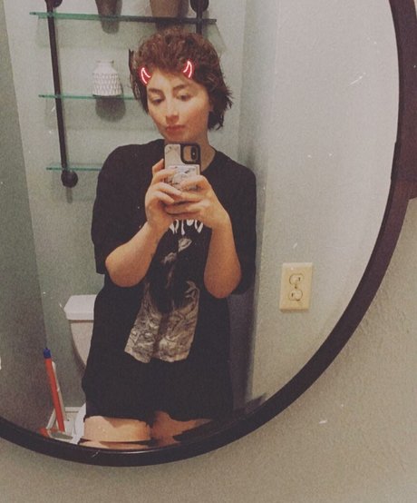 Manic gremlin NurlyFans-Brüste