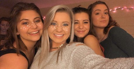 Caroline Casbon Leaks von Nacktbildern auf OnlyFans