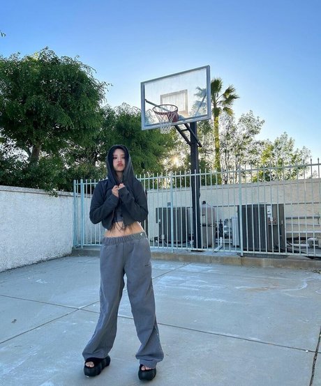 tiny pretty j OnlyFans geleakte Pornografie