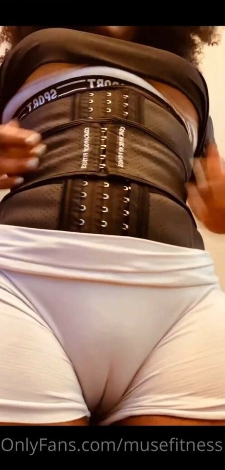 Elle themuse OnlyFans Striptease