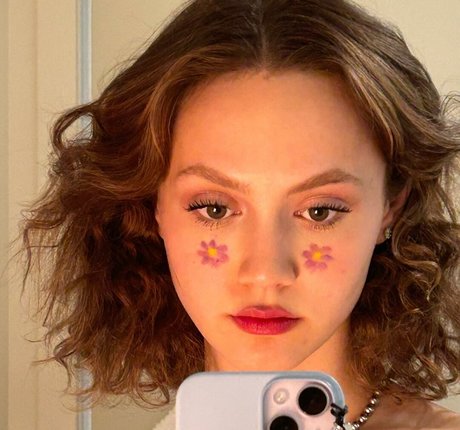 Iris Apatow OnlyFans-Seite