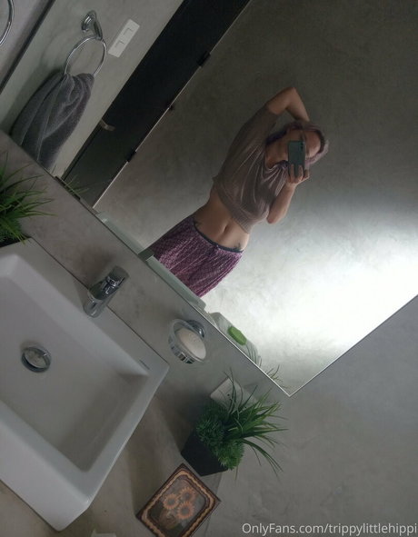 trippylittlehippi OnlyFans Brüste Bild