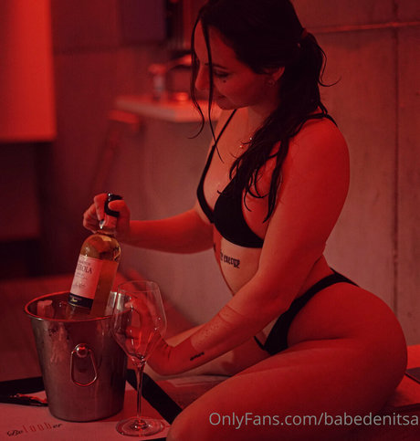 gothic kitty onlyfans schön nackt Aufnahme