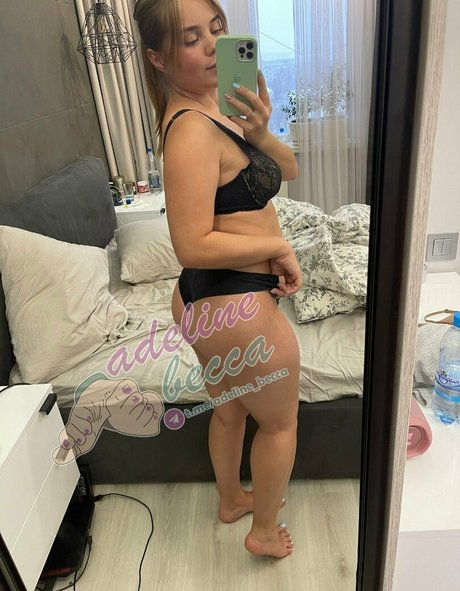 Adeline becca1 Oben ohne OnlyFans