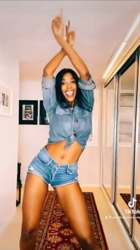 Ainett Stephens Nacktbilder von OnlyFans