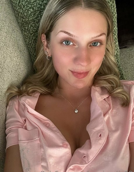 kenziecutie18 OnlyFans Leaks