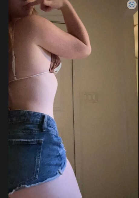 thqttie OnlyFans Striptease