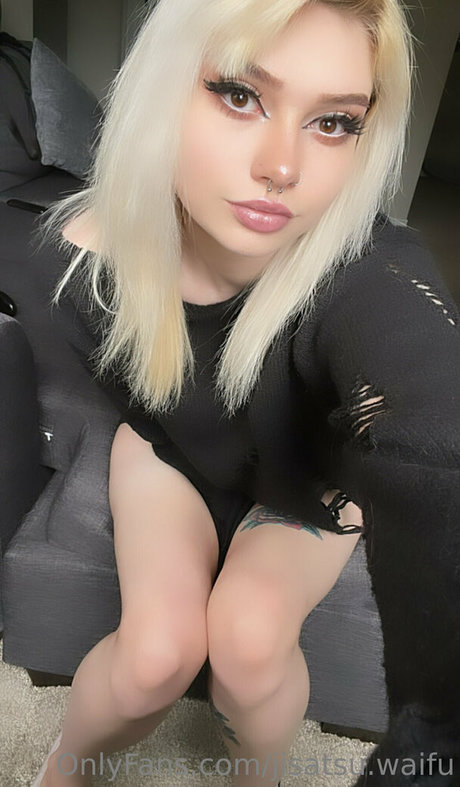 jisatsu waifu OnlyFans Inhalte