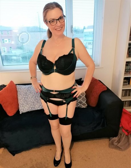 glamgran56 OnlyFans Model Fotos