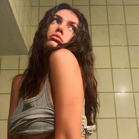 18 teen onlyfans sexy nackt Selfie