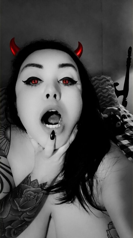 ravenbadini OnlyFans Model Fotos