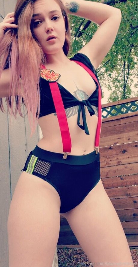 blazinghottietv2 OnlyFans-Leaks