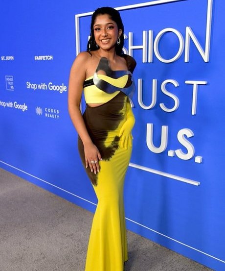 Maitreyi Ramakrishnan Nur für Fans