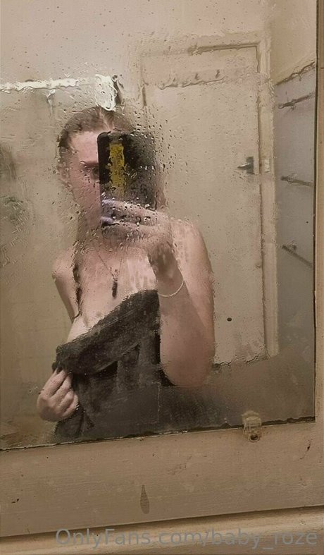 baby roze Nacktbilder von OnlyFans geleakt