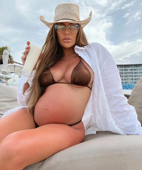 Barbie Blank Nacktbilder von OnlyFans