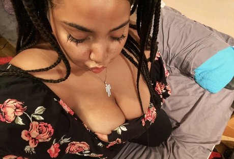 Mona Luvismona OnlyFans