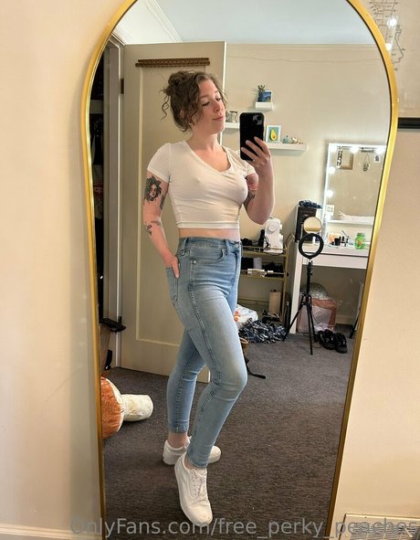 free perky peaches OnlyFans-Bilder