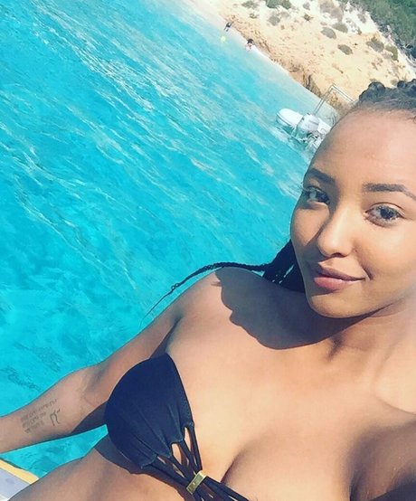 Naomi Schiff OnlyFans Arsch Leak