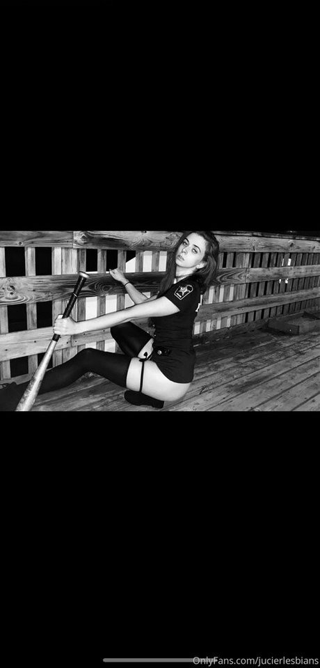 jucierlesbians OnlyFans nackte Brüste