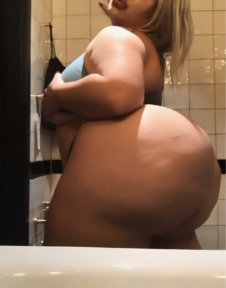 Natasha Crown OnlyFans Fotos