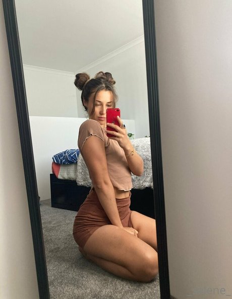 Selene smalltitts Leak von OnlyFans Pornografie