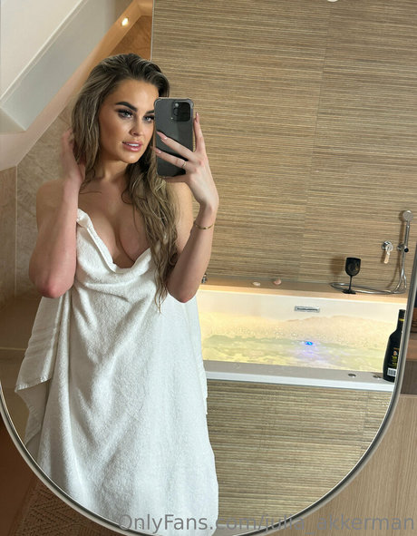 Julia Akkerman Nacktbilder-Leaks von OnlyFans