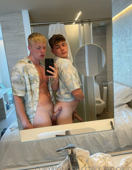 coreytaylorvip OnlyFans Bilder