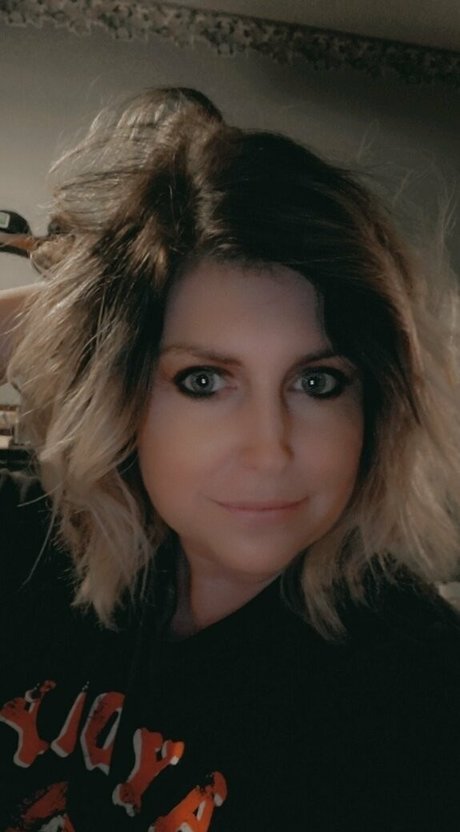 ginger onlyfans Kunst nackt Momentaufnahme