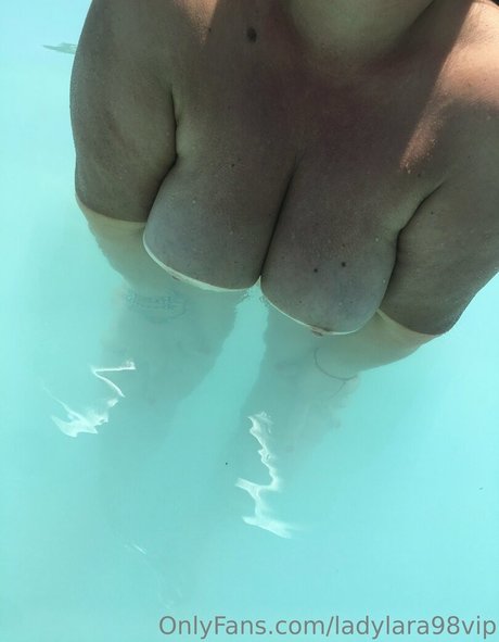 ladylara98vip OnlyFans Strip