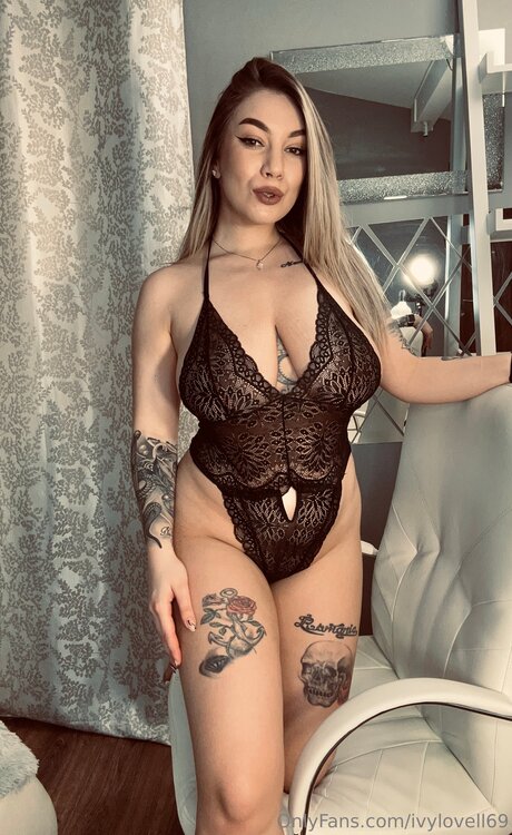 holylovesmolly OnlyFans Sex Leaks