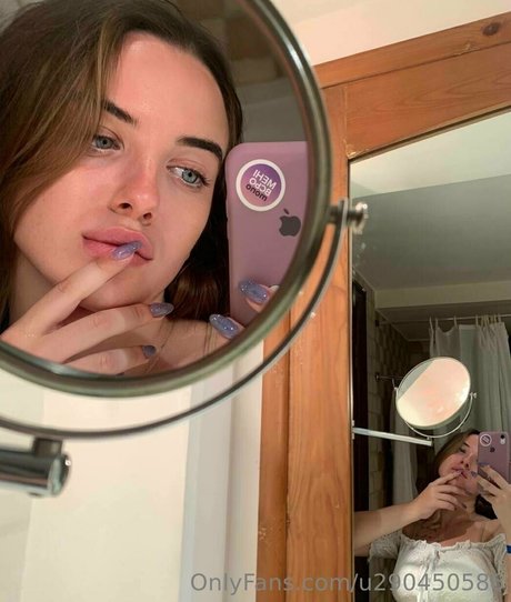 zierliche blonde onlyfans Kunstakt Teaser