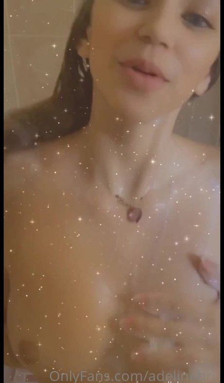 Adelinebri OnlyFans Fotos