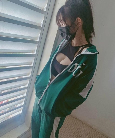 Shufen OnlyFans nackte Brüste