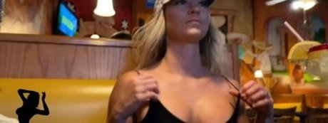 FitandFlirtyHotwife OnlyFans Bilder