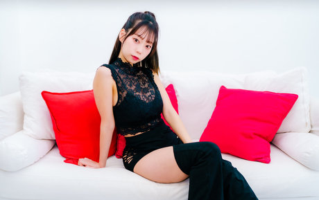 Hikaru Aoyama Nackt auf OnlyFans