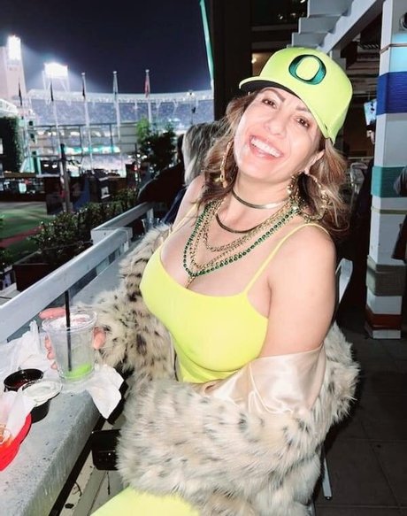 Mexymilf OnlyFans nackte Brüste