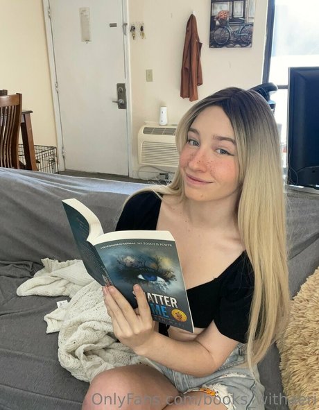 books withaeri Leaked OnlyFans Sextape