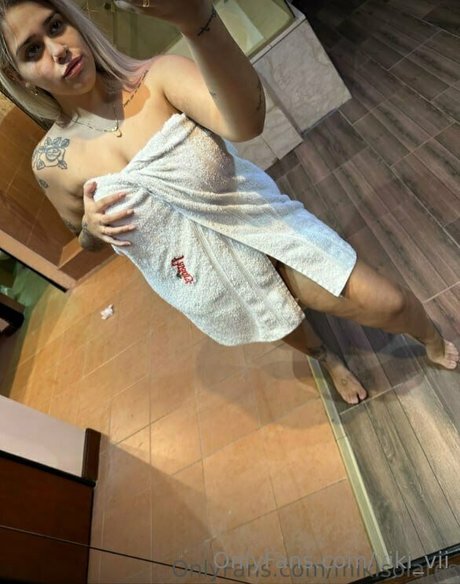 viki vii OnlyFans nackte Brüste