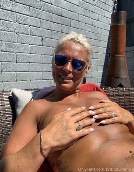 ukhotwifecouple OnlyFans NSFW